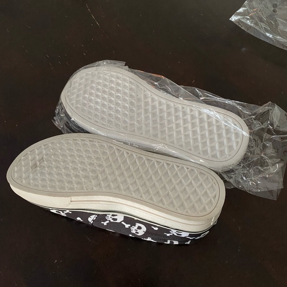 Skull print slip on shoes 5 - Picture 2 of 3